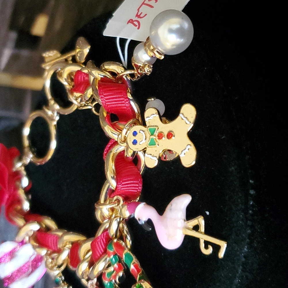 Betsey Johnson Christmas Holiday Bracelet - Picture 2 of 7